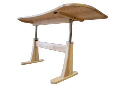 Höhenverstellbarer Schreibtisch fürs Yogastudio